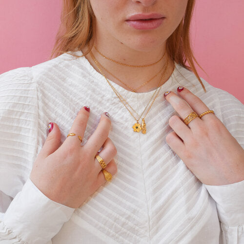 Picking Daisies Necklace